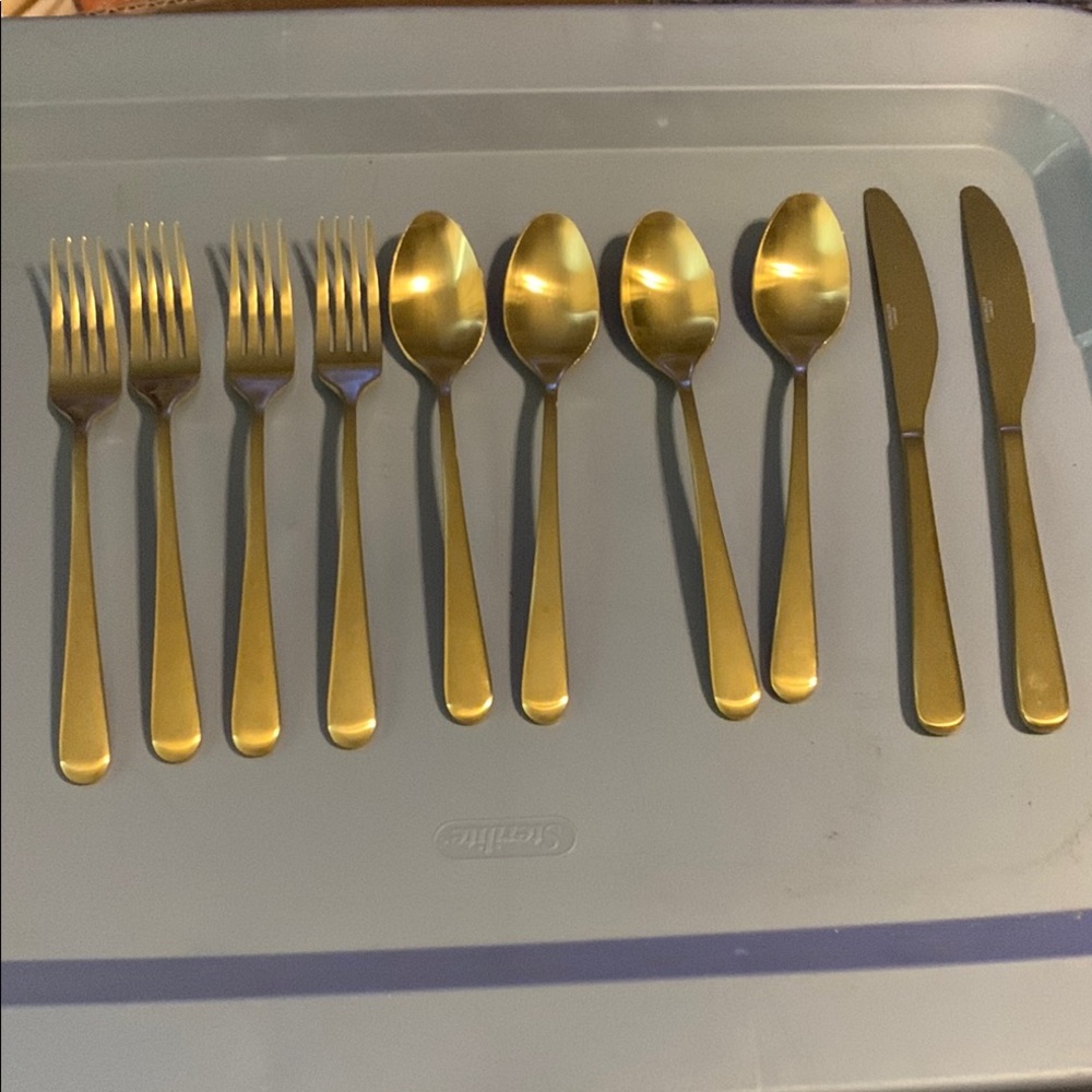 Elegant Gold Colored Cutlery Set